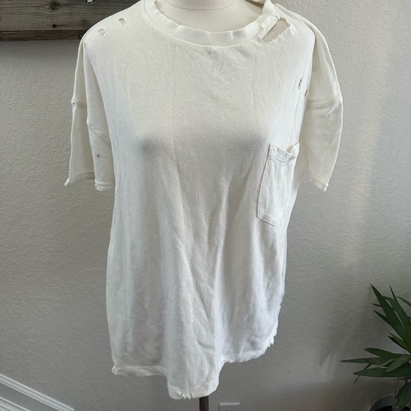 Free People Rubi White Short Sleeve Distressed Tee Size M NWT NEW WITH TAGS - Picture 2 of 11